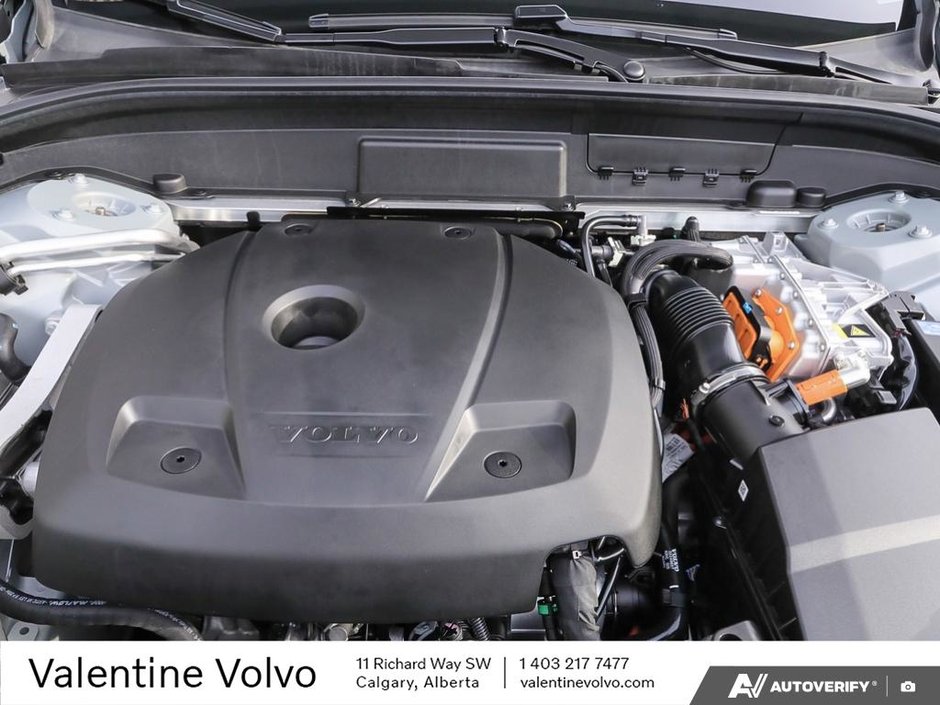 2025 Volvo XC60 Plug-In Hybrid Core Dark Theme-7