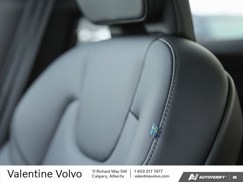 2025 Volvo XC60 Plug-In Hybrid Core Dark Theme-22