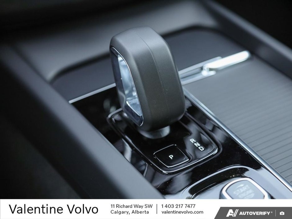 2025 Volvo XC60 Plug-In Hybrid Core Dark Theme-18