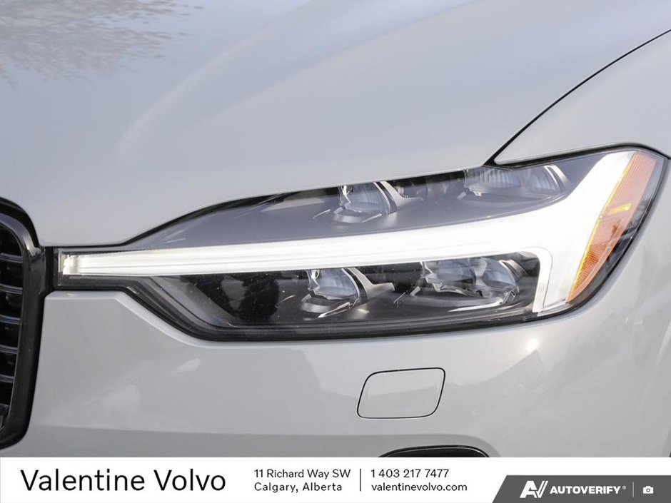 2025 Volvo XC60 Plug-In Hybrid Core Dark Theme-9