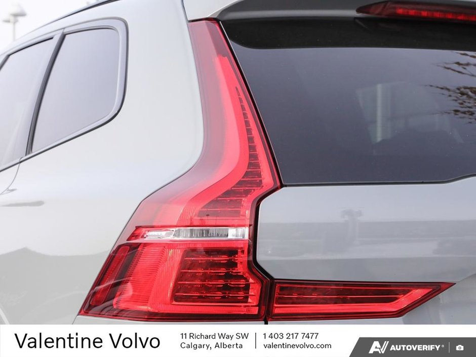 2025 Volvo XC60 Plug-In Hybrid Core Dark Theme-11