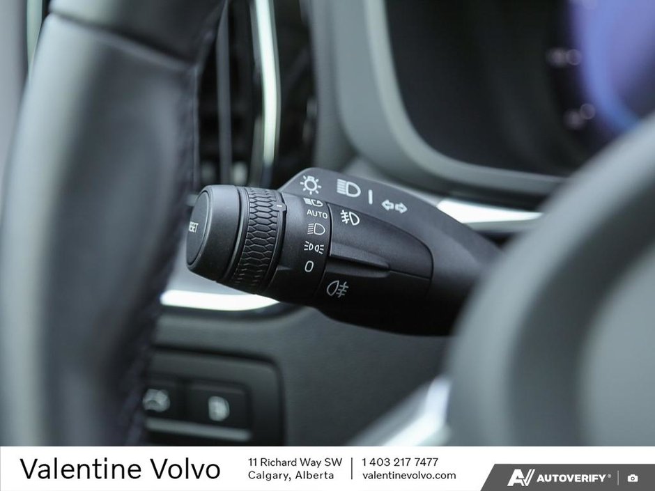 2025 Volvo XC60 Plug-In Hybrid Core Dark Theme-15