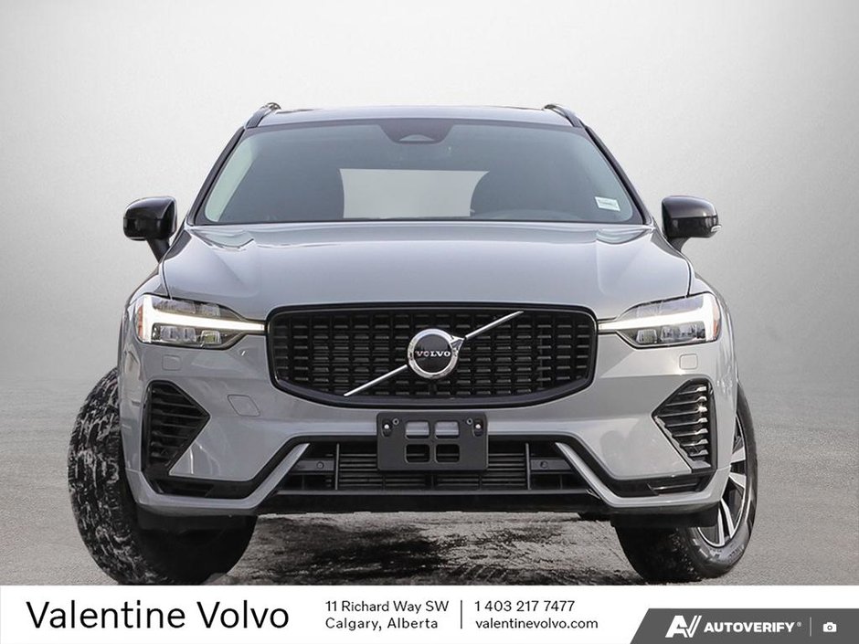 2025 Volvo XC60 Plug-In Hybrid Core Dark Theme-1