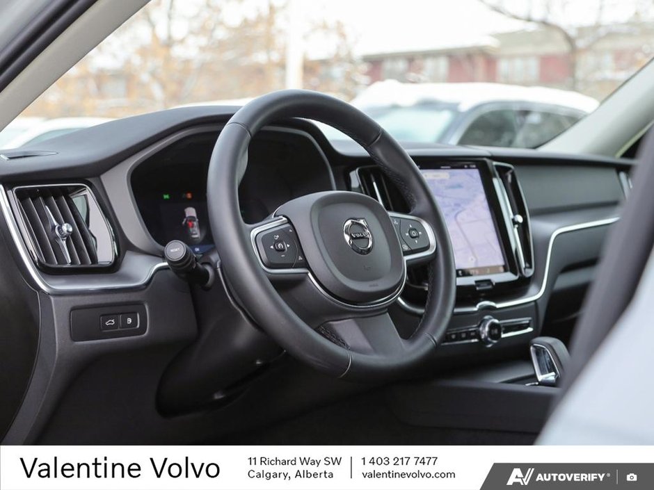 2025 Volvo XC60 Plug-In Hybrid Core Dark Theme-12