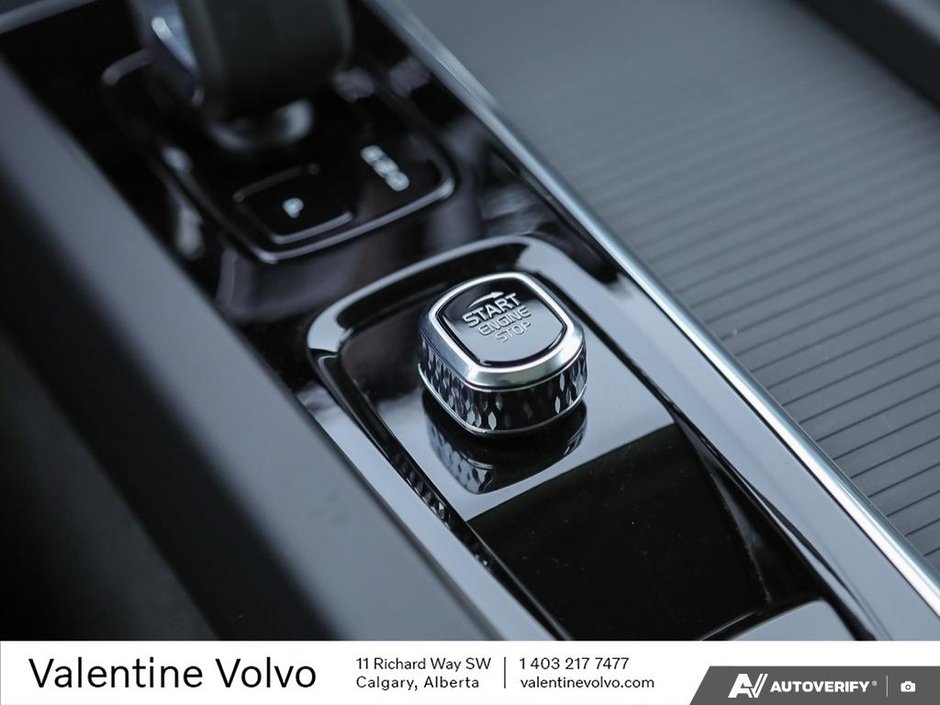 2025 Volvo XC60 Plug-In Hybrid Core Dark Theme-27