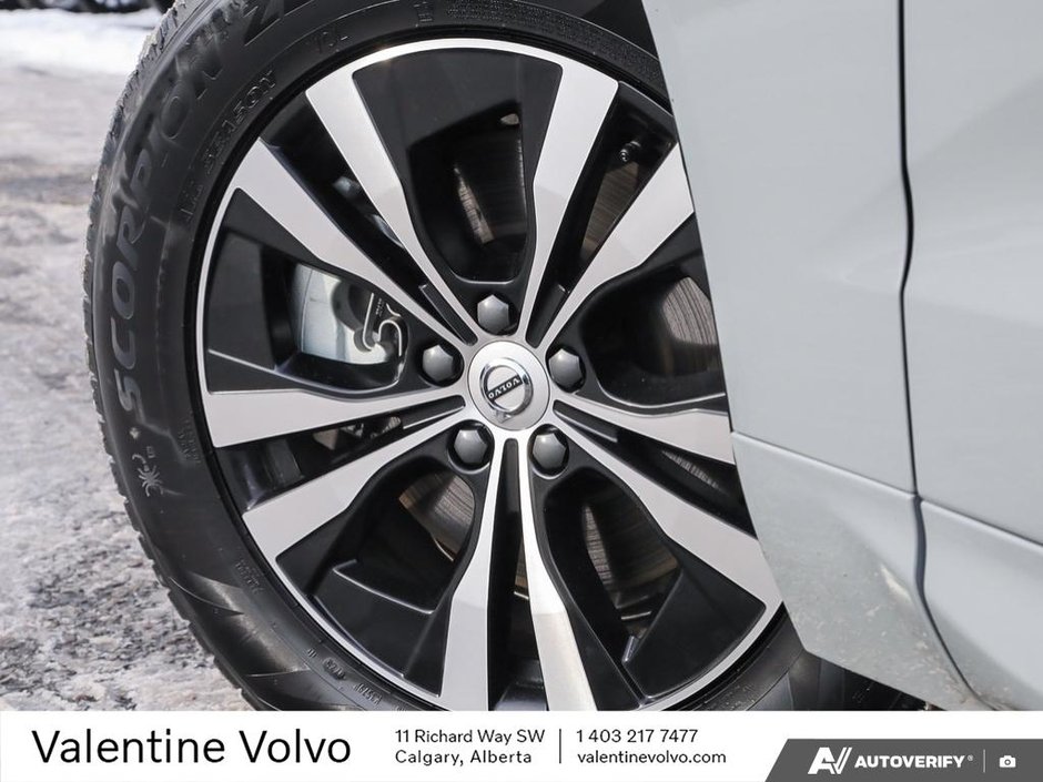 2025 Volvo XC60 Plug-In Hybrid Core Dark Theme-5