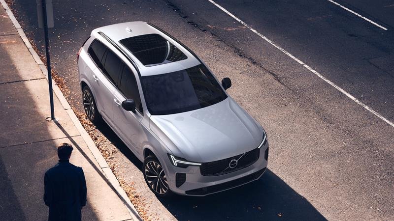 2027 Volvo XC60 Plug-In Hybrid Ultra Dark Theme-1