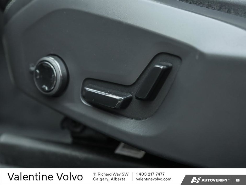 2022 Volvo XC60 Recharge R-Design-28