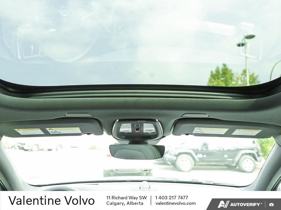 2022 Volvo XC60 Recharge R-Design-25