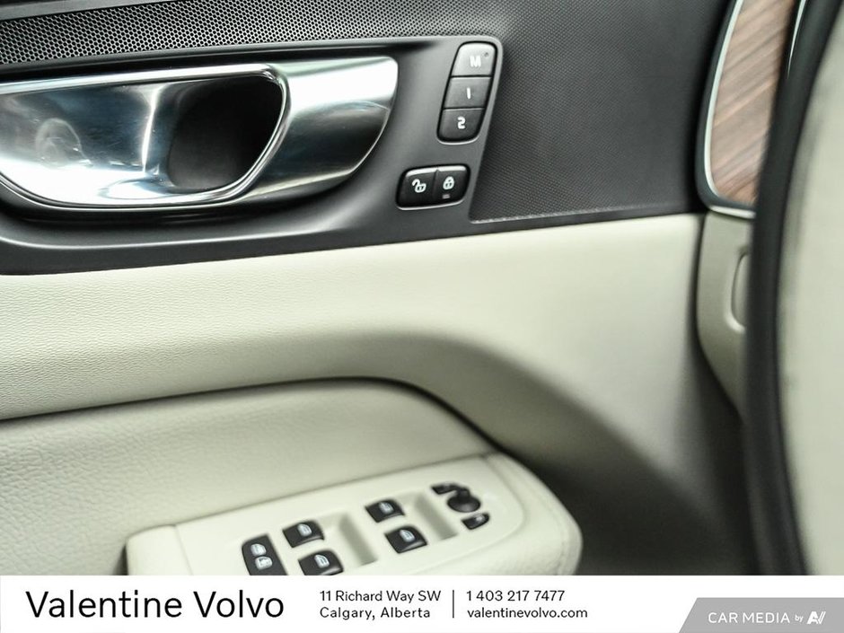 2021 Volvo XC60 Inscription Expression-16