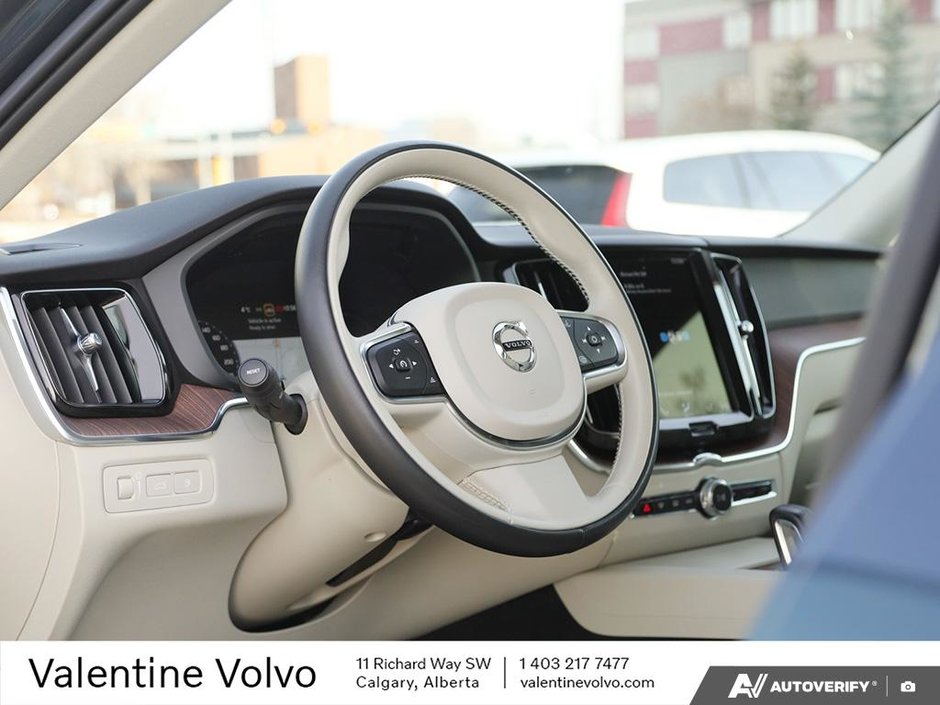 2021 Volvo XC60 Inscription Expression-12
