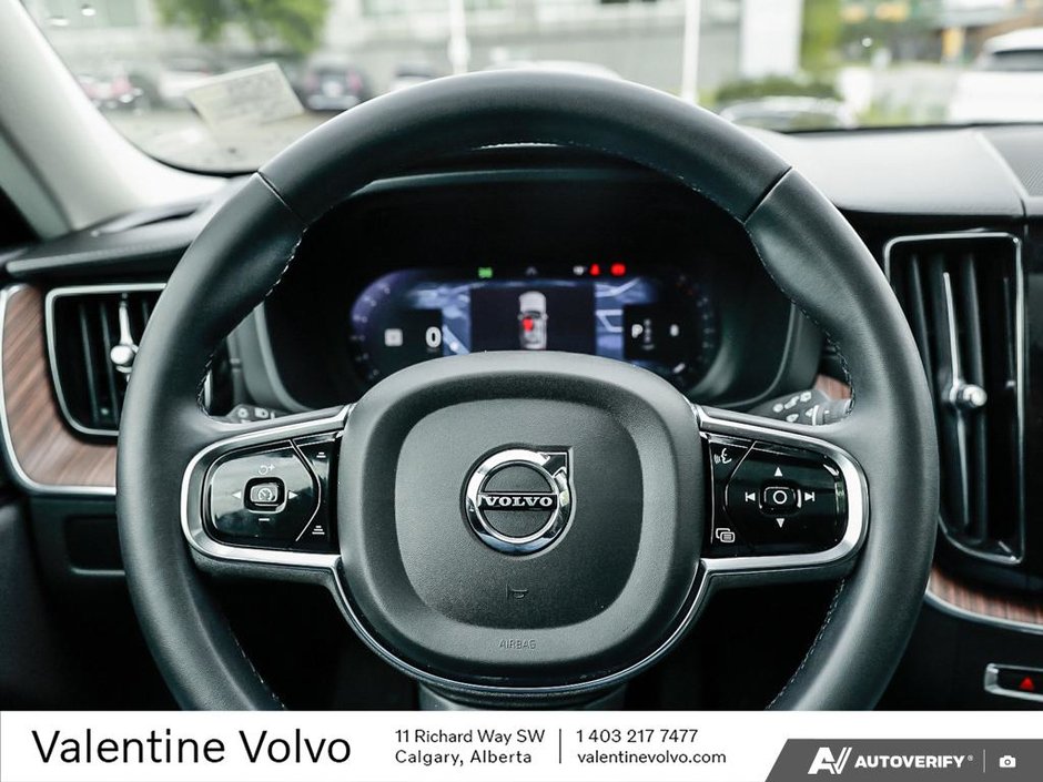 2023 Volvo XC60 Ultimate Dark Theme-13