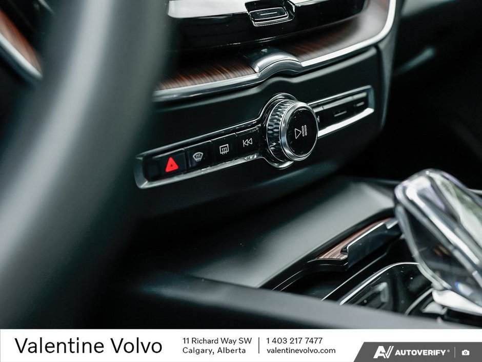 2023 Volvo XC60 Ultimate Dark Theme-18