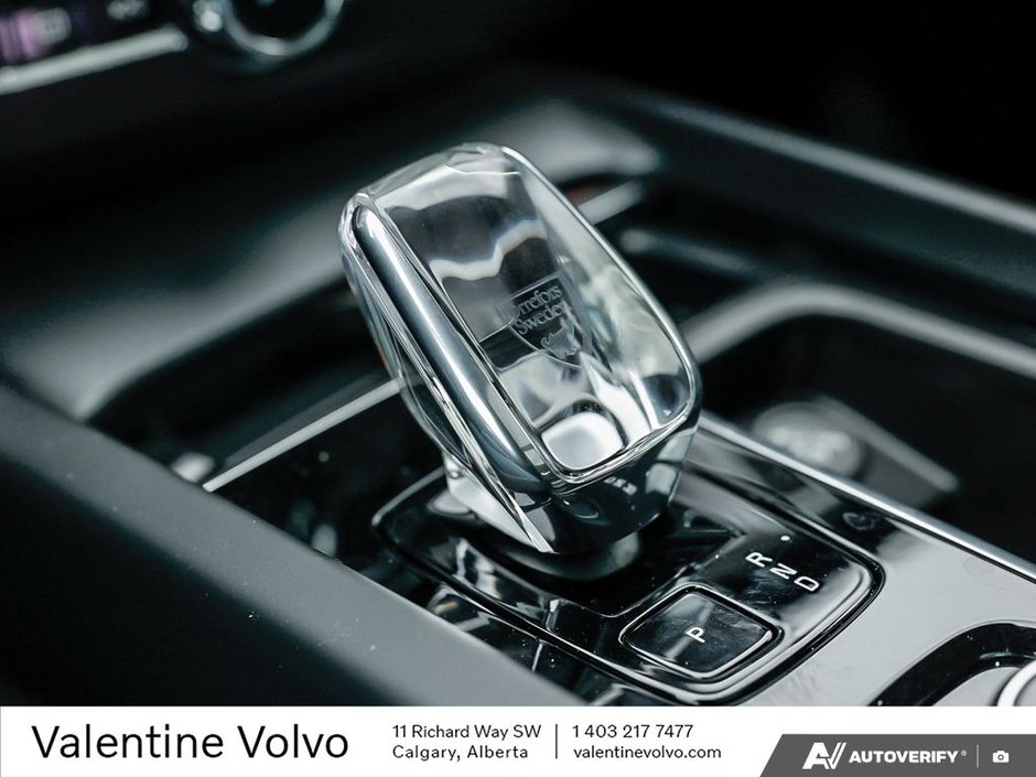 2023 Volvo XC60 Ultimate Dark Theme-17