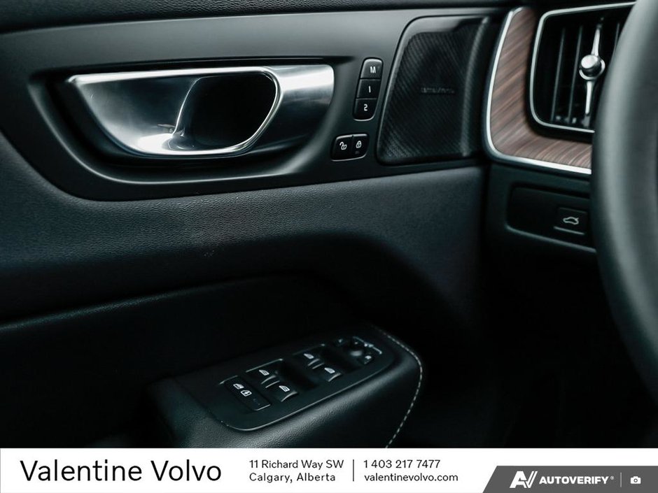 2023 Volvo XC60 Ultimate Dark Theme-16
