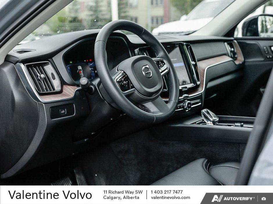 2023 Volvo XC60 Ultimate Dark Theme-12