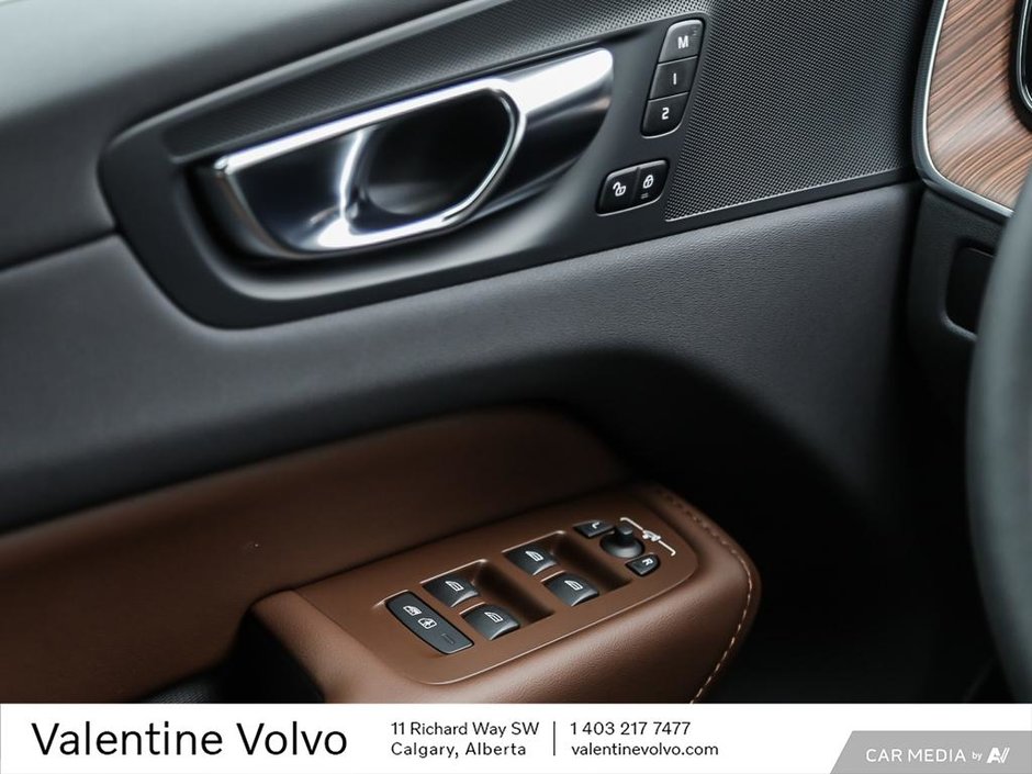 2024 Volvo XC60 Plus Dark Theme-16