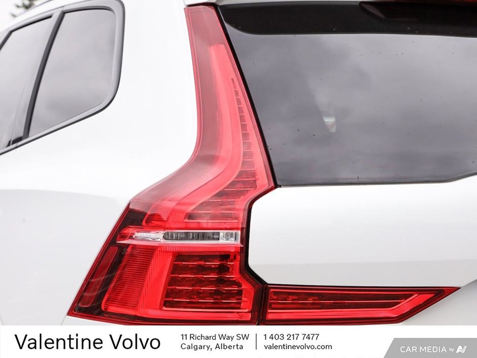 2024 Volvo XC60 Plus Dark Theme-11