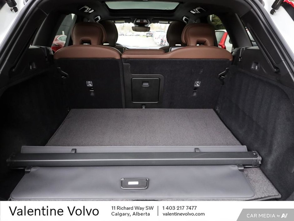 2024 Volvo XC60 Plus Dark Theme-10