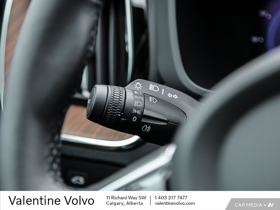 2024 Volvo XC60 Plus Dark Theme-15