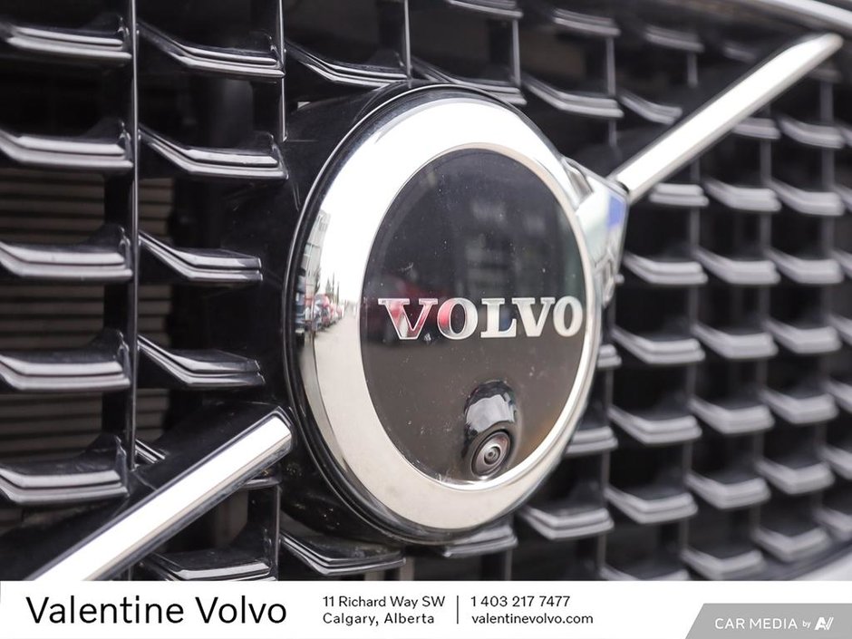 2024 Volvo XC60 Plus Dark Theme-8