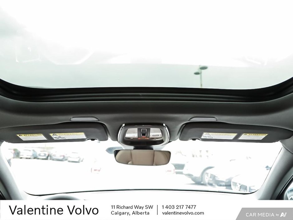 2024 Volvo XC60 Plus Dark Theme-25