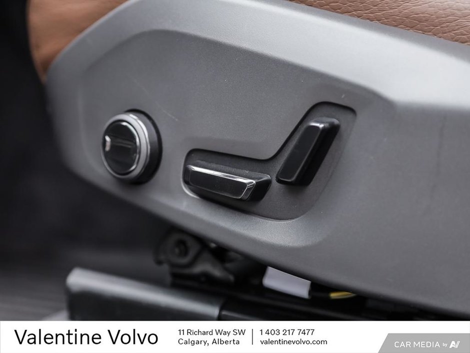2024 Volvo XC60 Plus Dark Theme-28