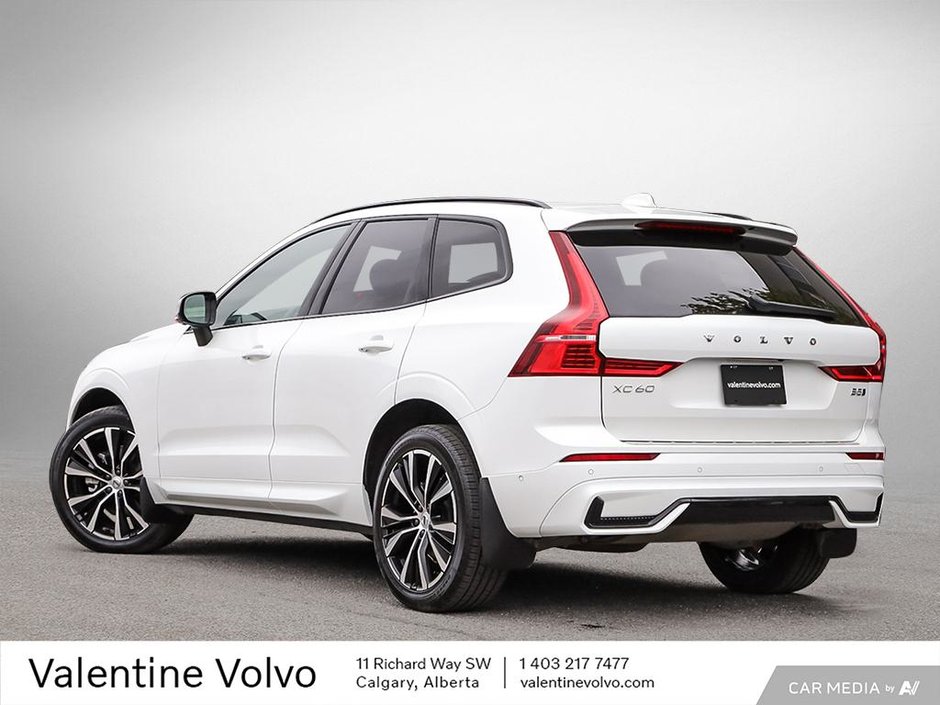 2024 Volvo XC60 Plus Dark Theme-3