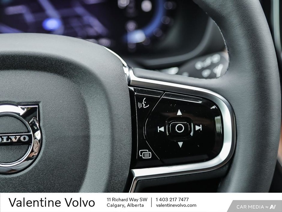 2024 Volvo XC60 Plus Dark Theme-17
