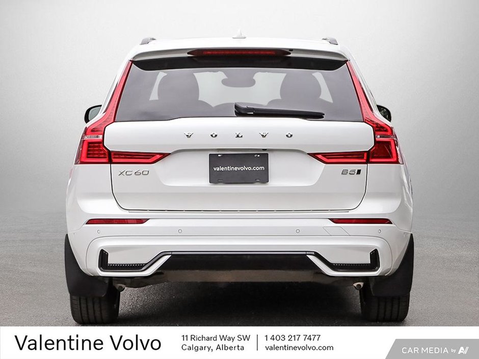2024 Volvo XC60 Plus Dark Theme-4