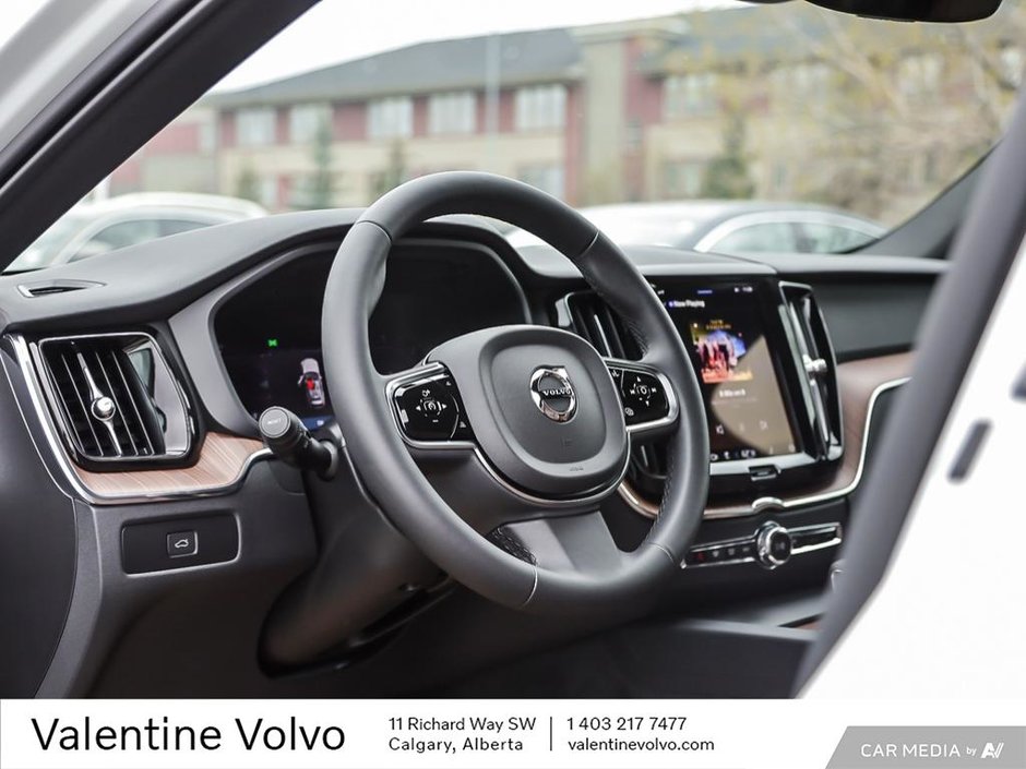 2024 Volvo XC60 Plus Dark Theme-12