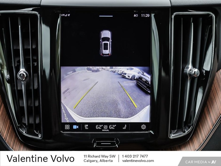 2024 Volvo XC60 Plus Dark Theme-26