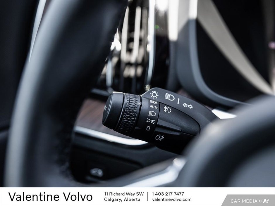 2024 Volvo XC60 Plus Dark Theme-14