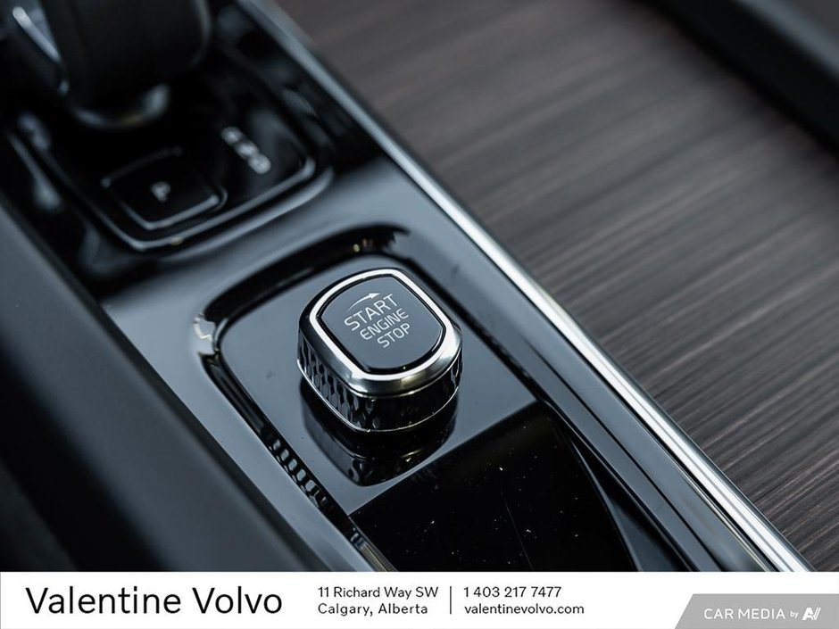 2024 Volvo XC60 Plus Dark Theme-25