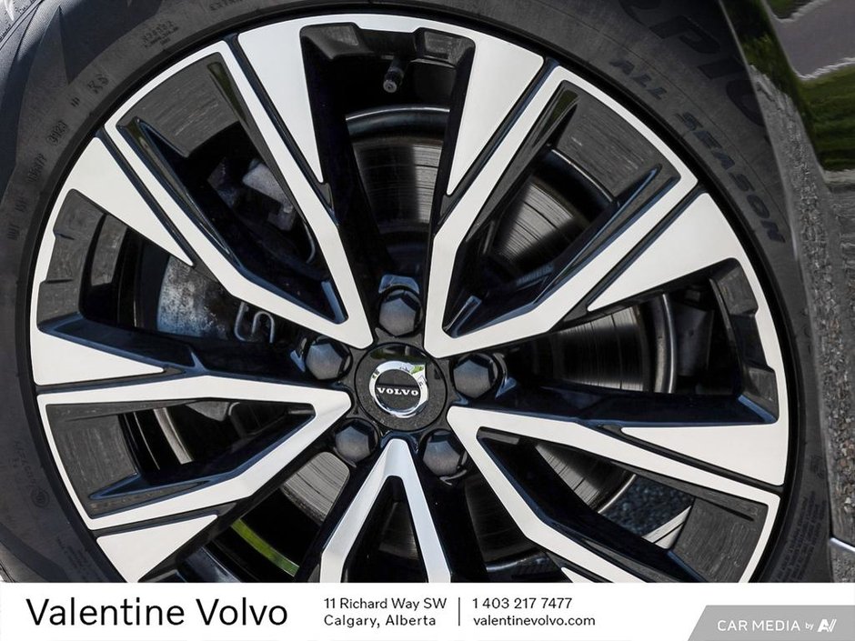2024 Volvo XC60 Plus Dark Theme-5