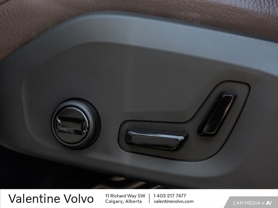 2024 Volvo XC60 Plus Dark Theme-29