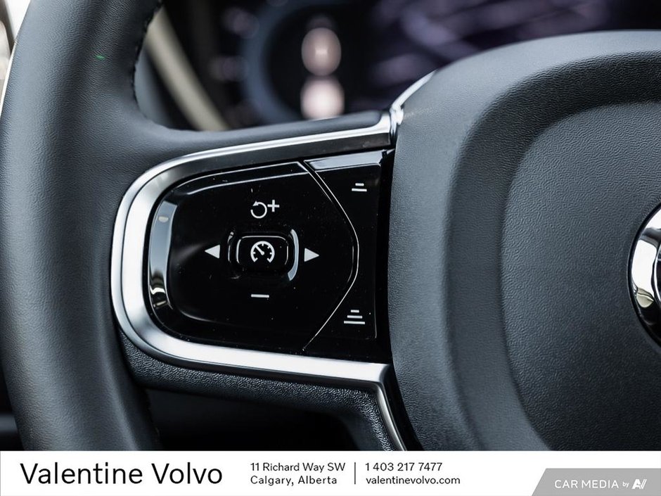 2024 Volvo XC60 Plus Dark Theme-15