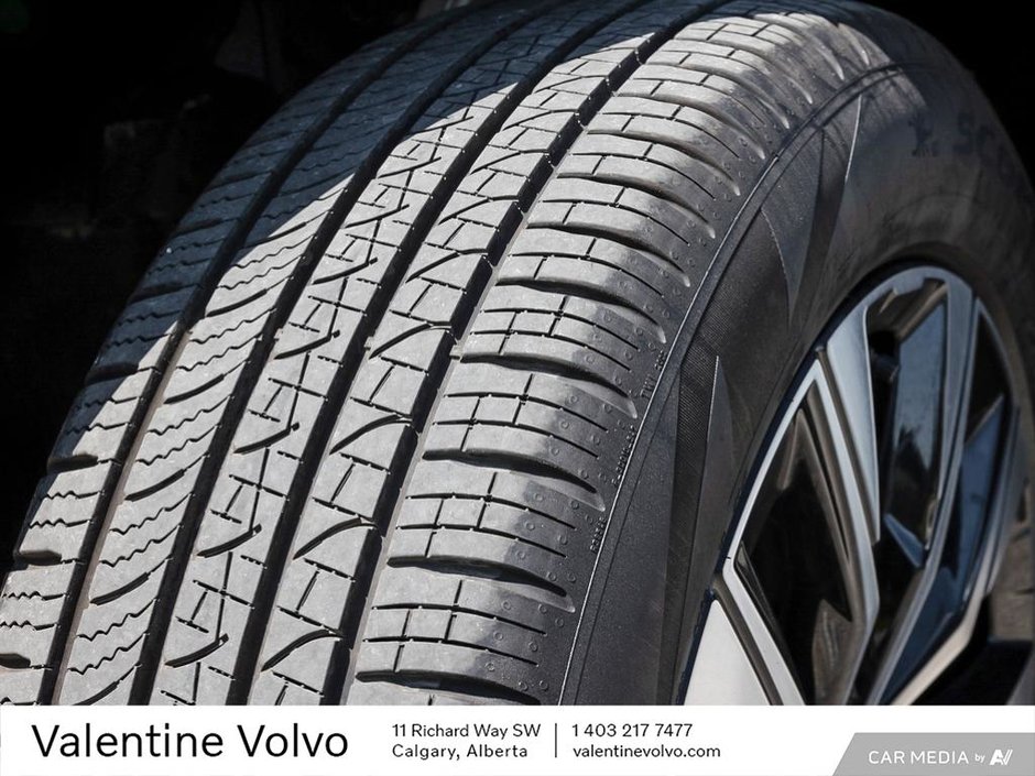 2024 Volvo XC60 Plus Dark Theme-6