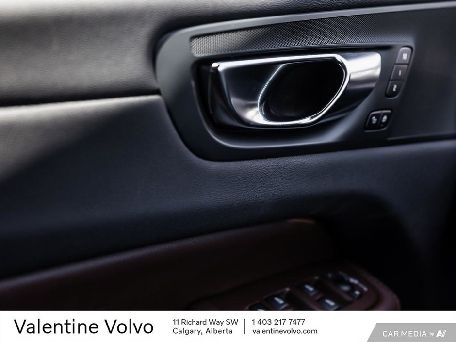 2024 Volvo XC60 Plus Dark Theme-28