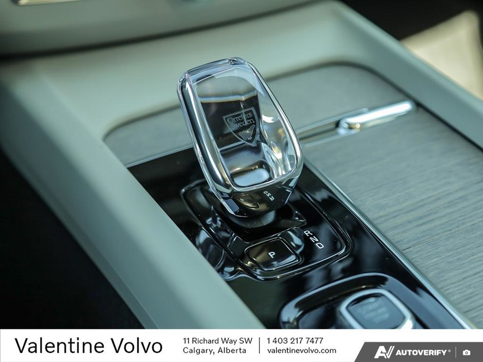 2024 Volvo XC60 Ultimate Dark Theme-18