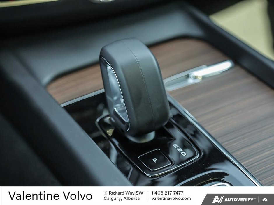 2024 Volvo XC60 Plus Dark Theme-18