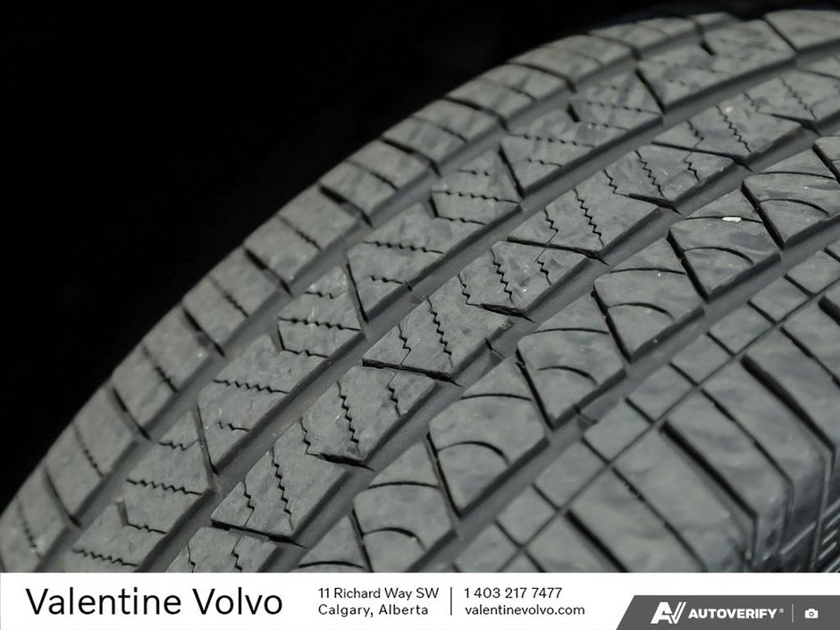 2024 Volvo XC60 Plus Dark Theme-6