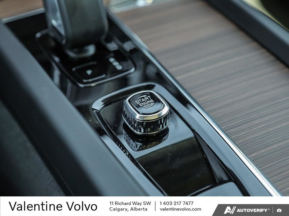 2024 Volvo XC60 Plus Dark Theme-27