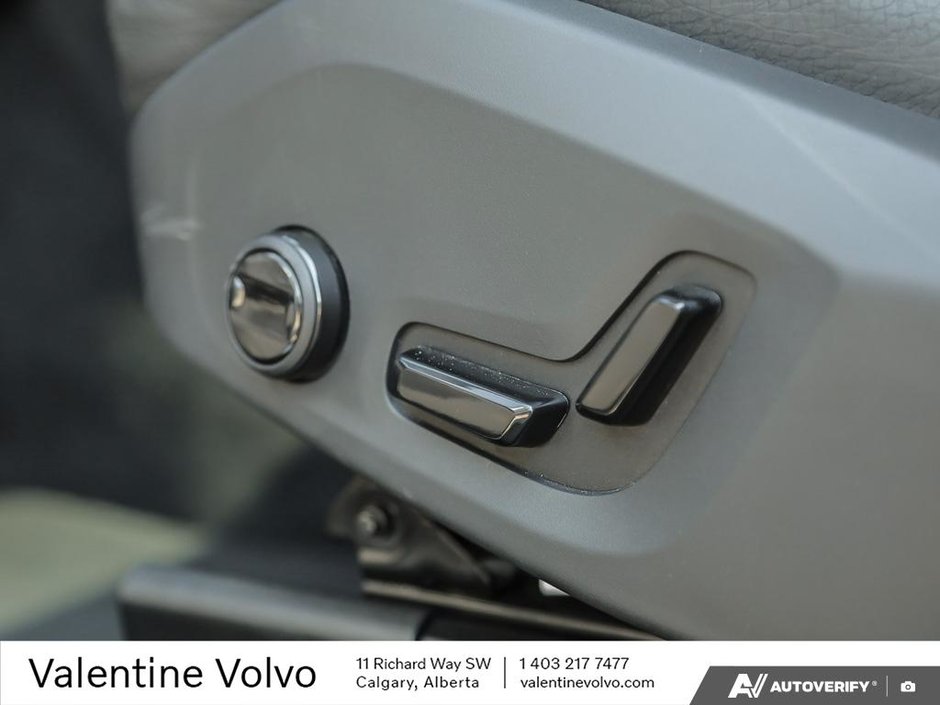 2024 Volvo XC60 Plus Dark Theme-28