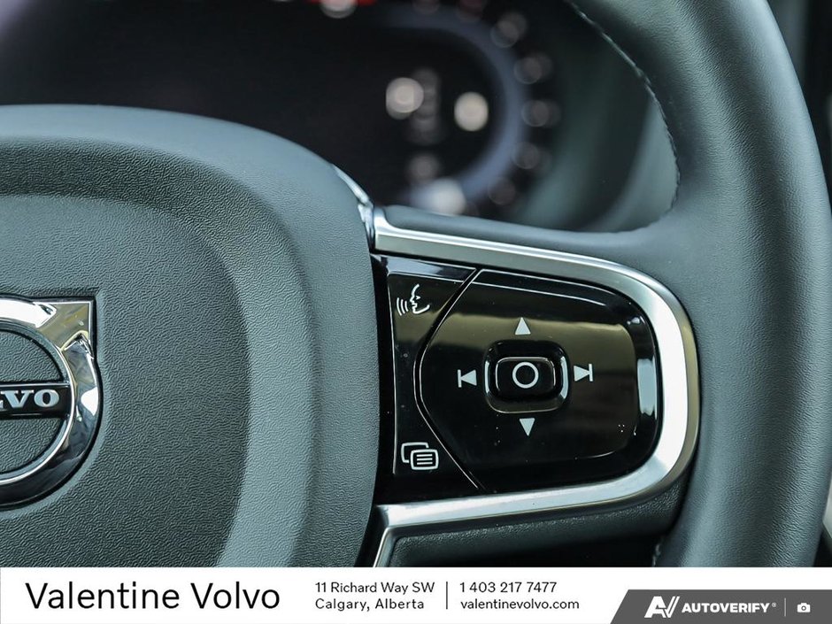 2024 Volvo XC60 Plus Dark Theme-17