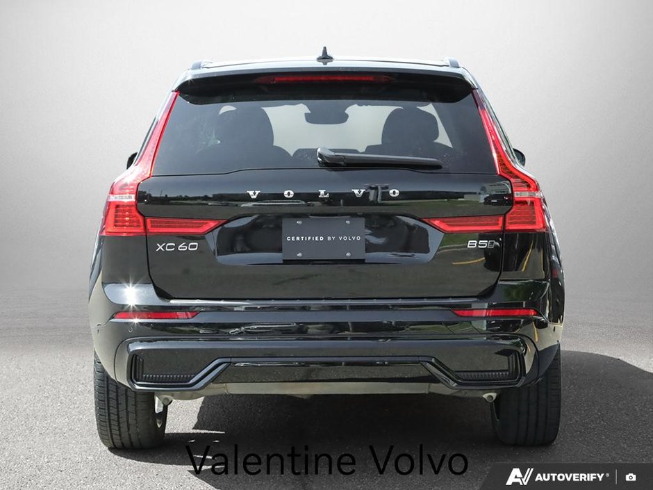 2024 Volvo XC60 Plus Dark Theme-4