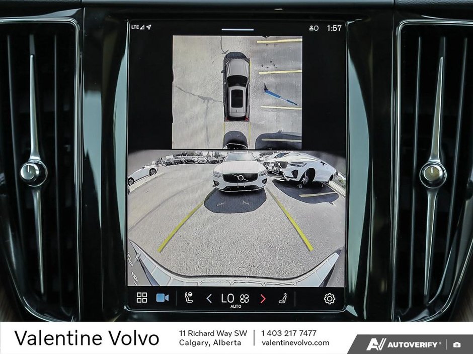 2024 Volvo XC60 Plus Dark Theme-26