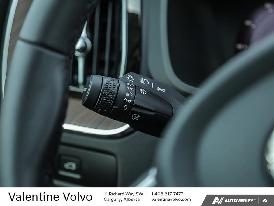 2024 Volvo XC60 Plus Dark Theme-15