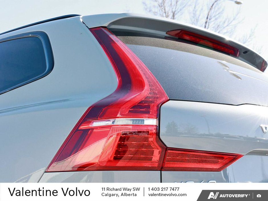 2024 Volvo XC60 Plus Dark Theme-6