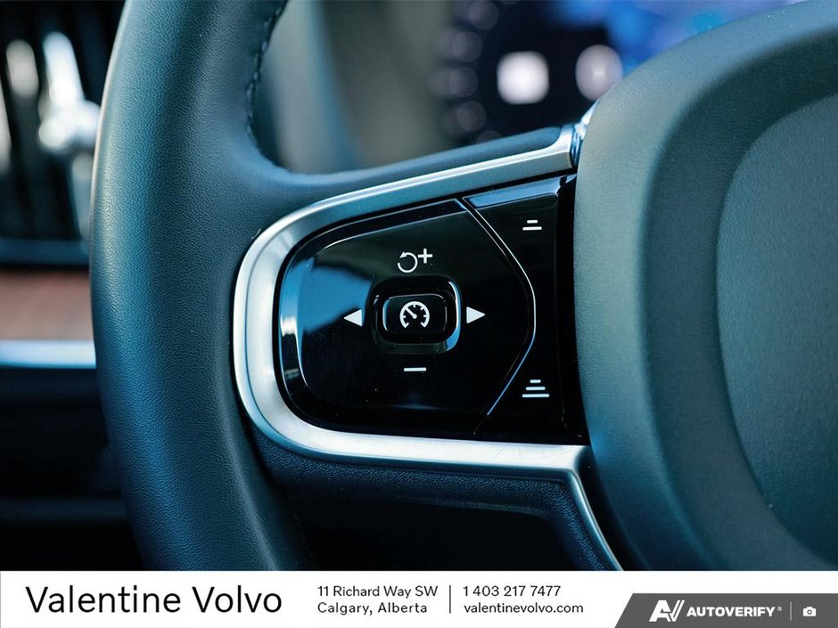 2024 Volvo XC60 Plus Dark Theme-16